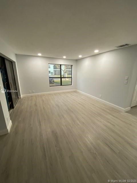 Vendido Recientemente: $199,900 (3 camas, 2 baños, 1093 Pies cuadrados)