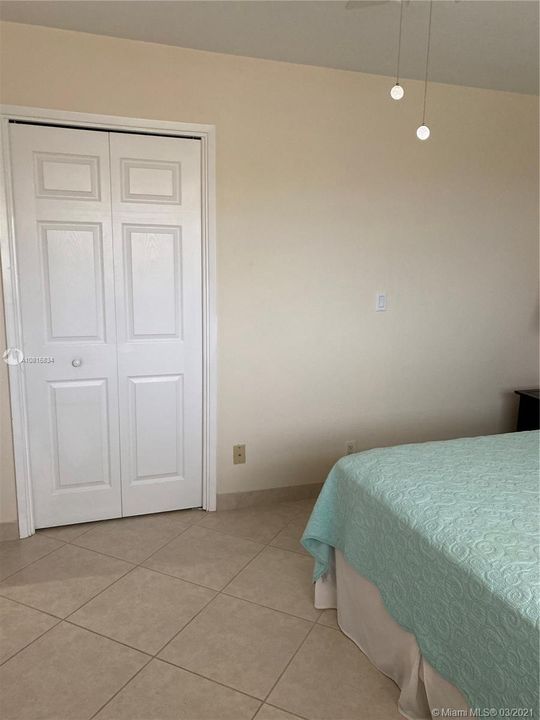 Недавно продано: $495,900 (2 спален, 2 ванн, 975 Квадратных фут)