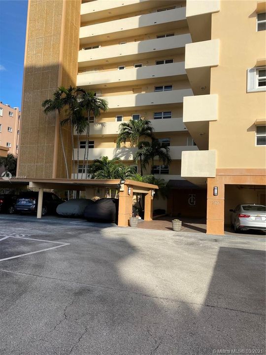 Недавно продано: $495,900 (2 спален, 2 ванн, 975 Квадратных фут)