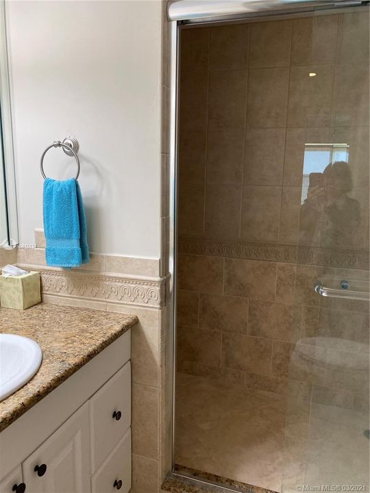 Недавно продано: $495,900 (2 спален, 2 ванн, 975 Квадратных фут)