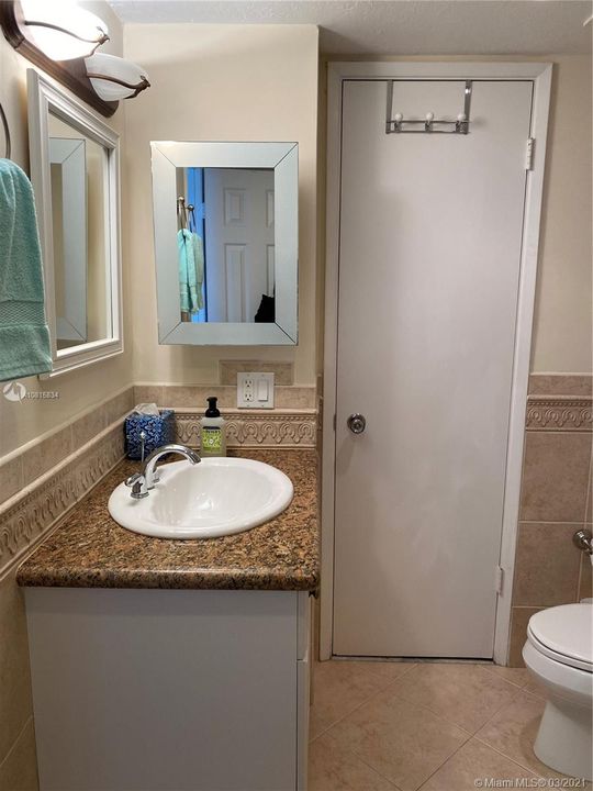 Недавно продано: $495,900 (2 спален, 2 ванн, 975 Квадратных фут)