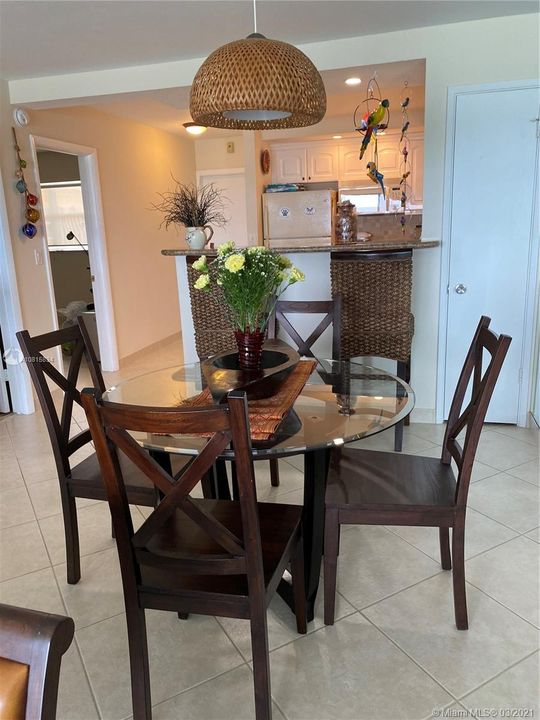 Недавно продано: $495,900 (2 спален, 2 ванн, 975 Квадратных фут)