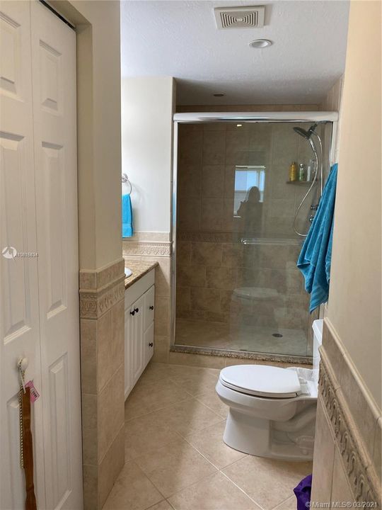 Недавно продано: $495,900 (2 спален, 2 ванн, 975 Квадратных фут)