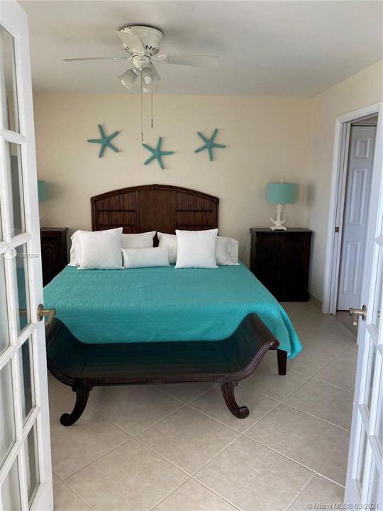 Недавно продано: $495,900 (2 спален, 2 ванн, 975 Квадратных фут)