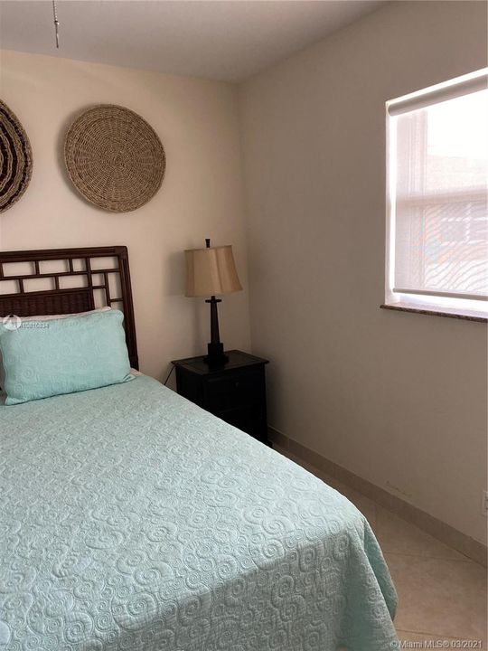 Недавно продано: $495,900 (2 спален, 2 ванн, 975 Квадратных фут)