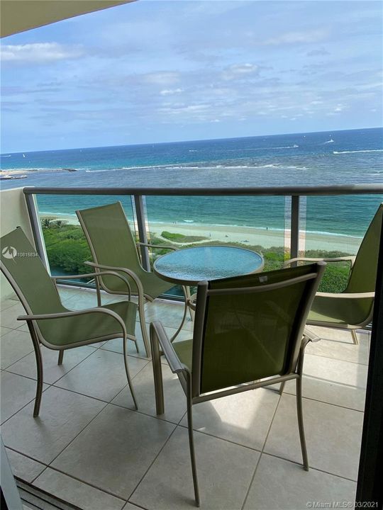 Недавно продано: $495,900 (2 спален, 2 ванн, 975 Квадратных фут)