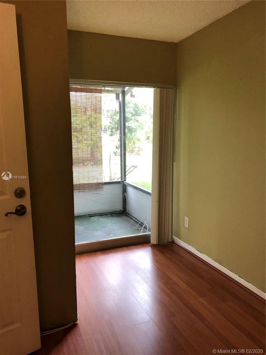 Vendido Recientemente: $138,999 (2 camas, 2 baños, 1072 Pies cuadrados)