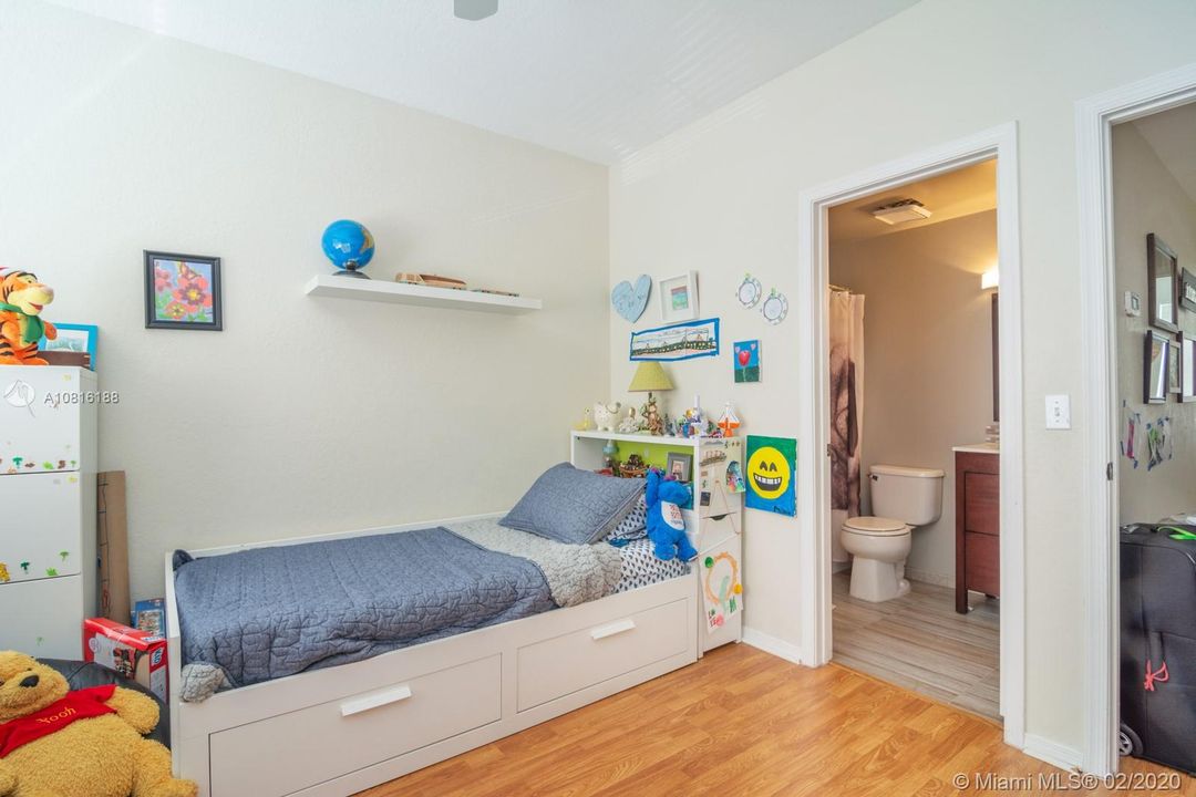 Recently Sold: $239,000 (2 beds, 2 baths, 1110 Square Feet)