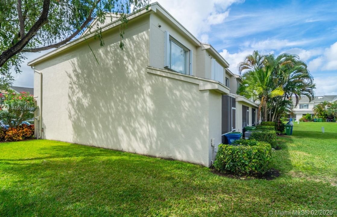 Recently Sold: $239,000 (2 beds, 2 baths, 1110 Square Feet)