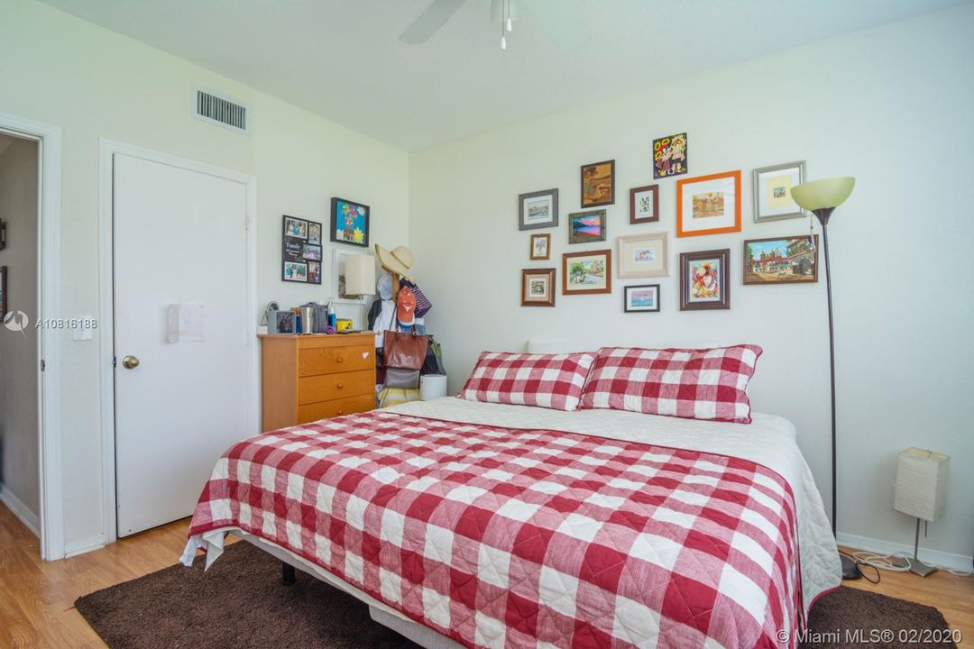 Recently Sold: $239,000 (2 beds, 2 baths, 1110 Square Feet)