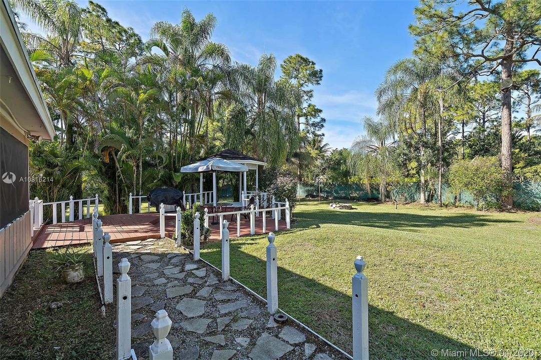 Recently Sold: $394,900 (4 beds, 2 baths, 1673 Square Feet)