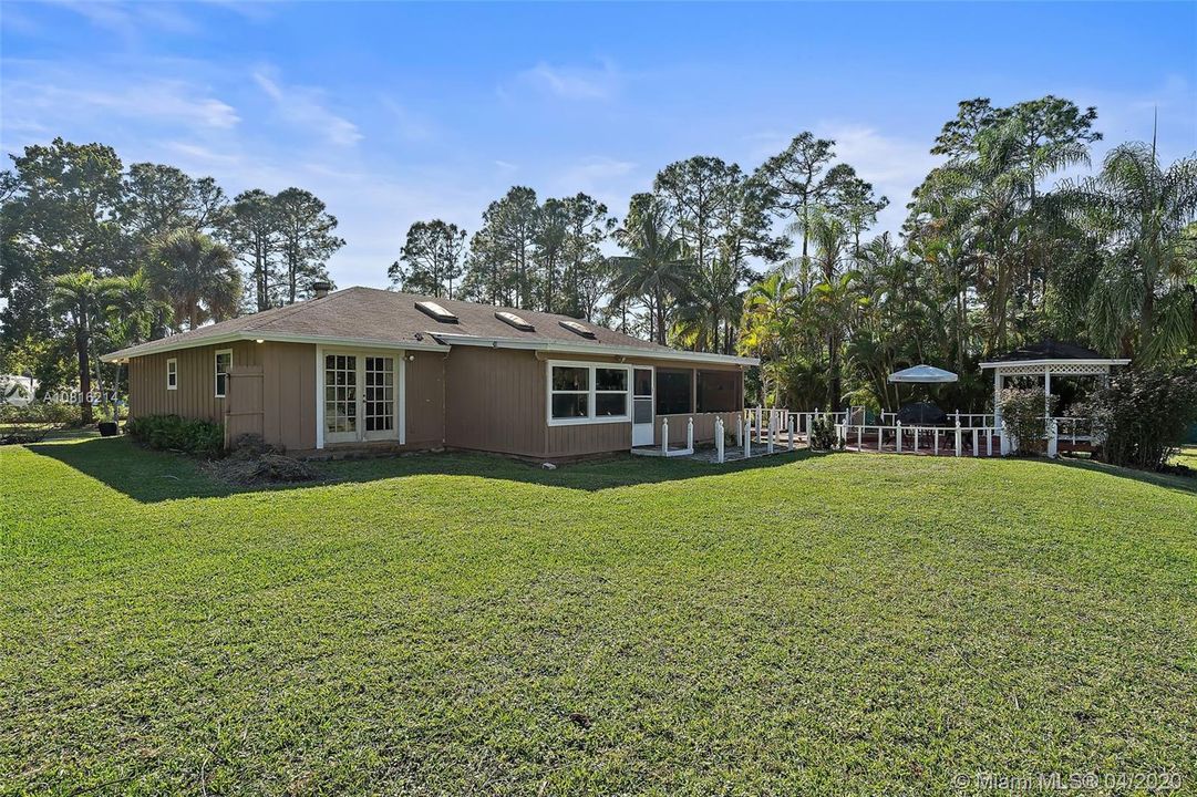 Recently Sold: $394,900 (4 beds, 2 baths, 1673 Square Feet)