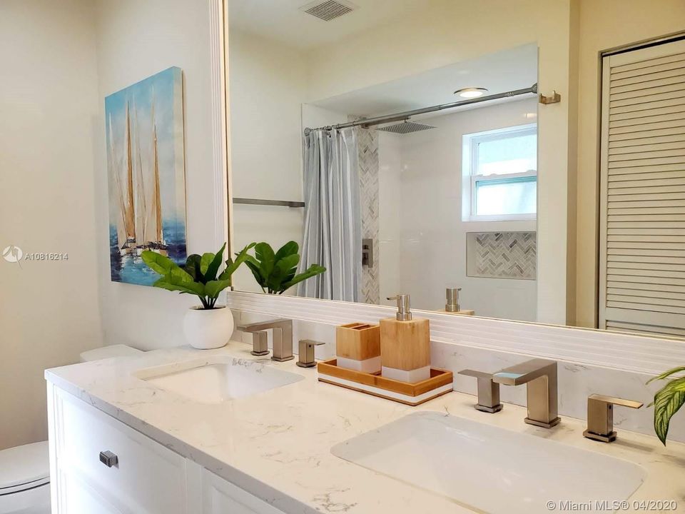 Recently Sold: $394,900 (4 beds, 2 baths, 1673 Square Feet)