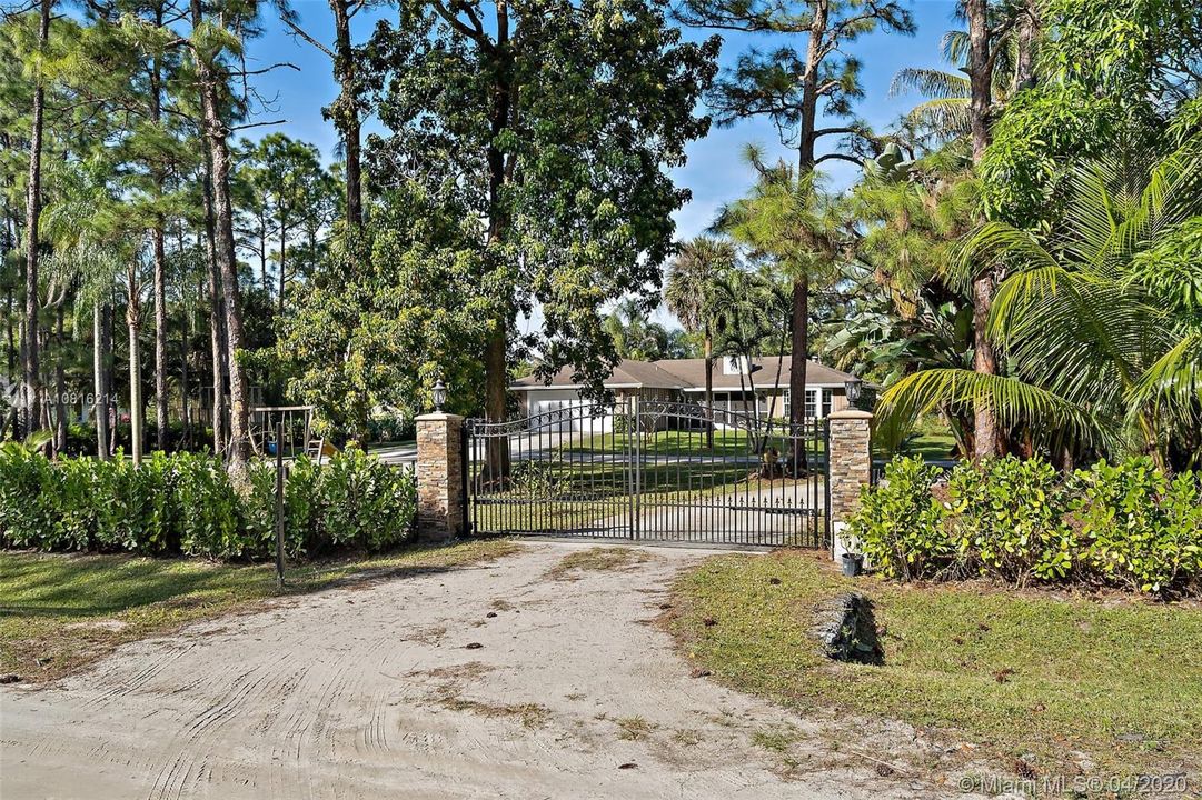 Recently Sold: $394,900 (4 beds, 2 baths, 1673 Square Feet)