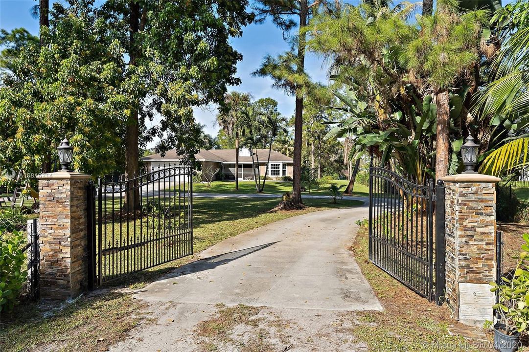 Recently Sold: $394,900 (4 beds, 2 baths, 1673 Square Feet)