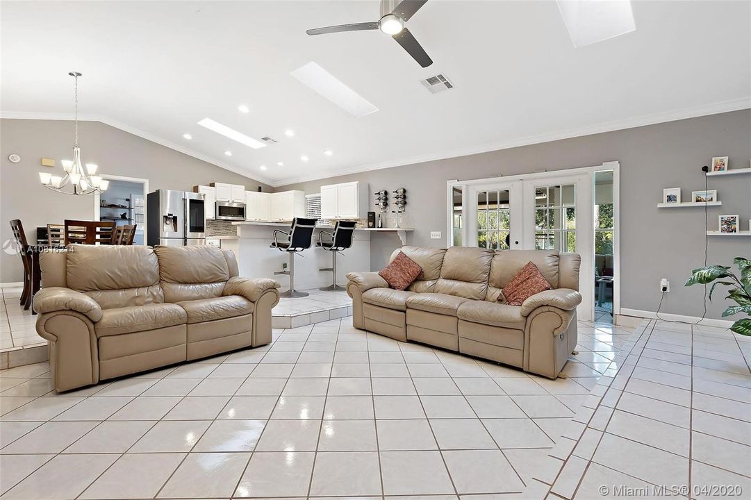 Recently Sold: $394,900 (4 beds, 2 baths, 1673 Square Feet)