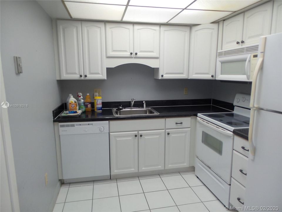 Recently Rented: $1,025 (1 beds, 1 baths, 537 Square Feet)