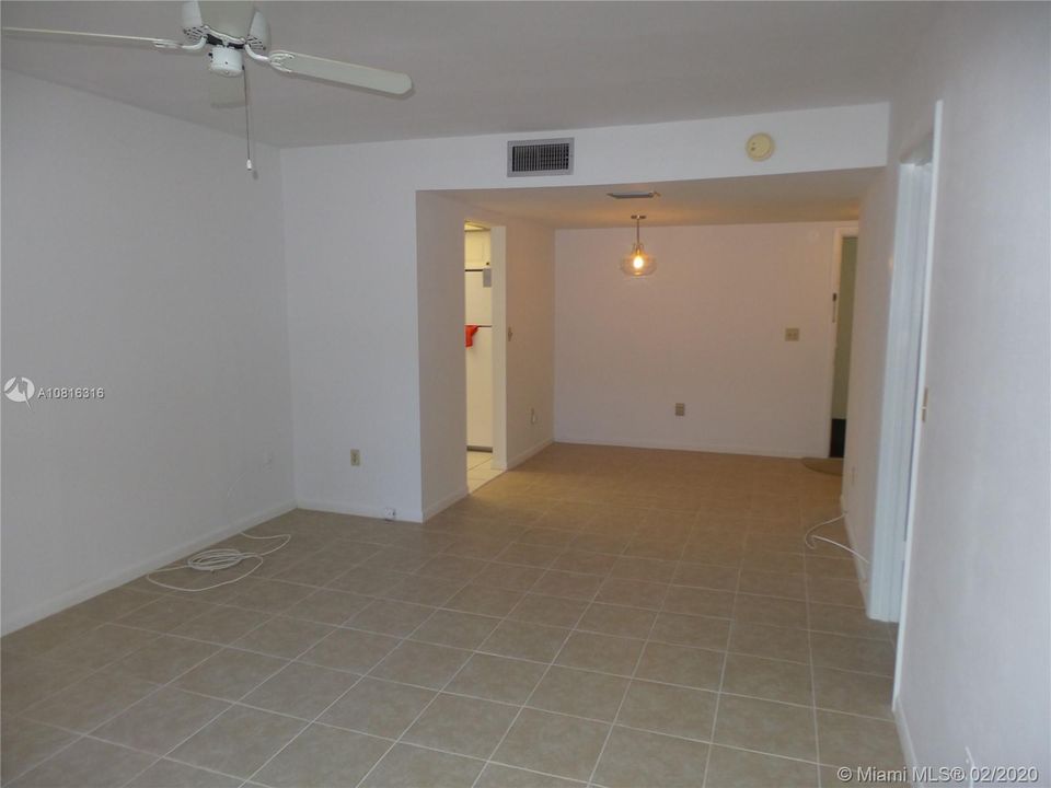 Recently Rented: $1,025 (1 beds, 1 baths, 537 Square Feet)