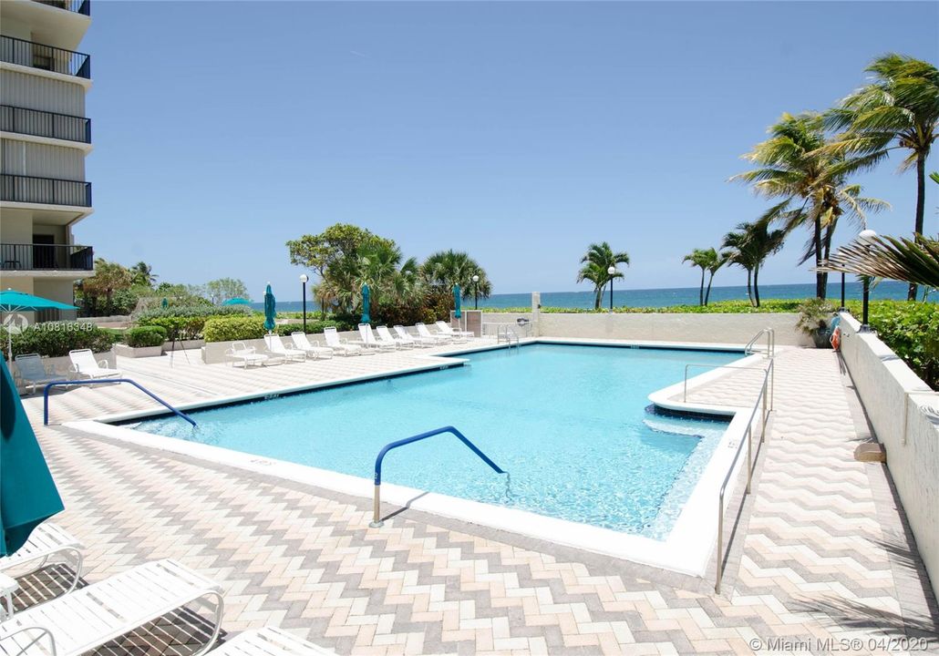 Vendido Recientemente: $1,150,000 (3 camas, 2 baños, 2300 Pies cuadrados)