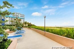Vendido Recientemente: $1,150,000 (3 camas, 2 baños, 2300 Pies cuadrados)
