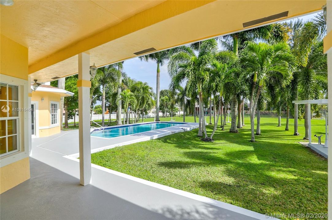 Vendido Recientemente: $690,000 (4 camas, 4 baños, 4315 Pies cuadrados)