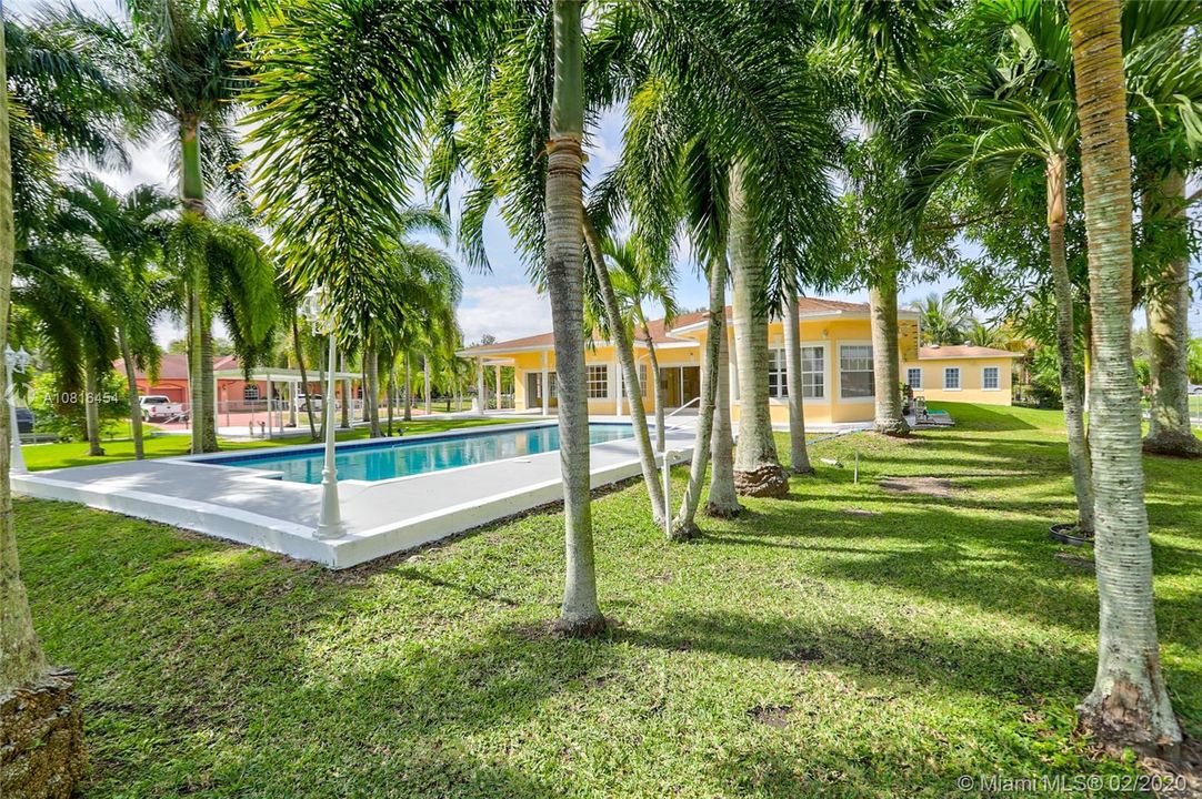 Vendido Recientemente: $690,000 (4 camas, 4 baños, 4315 Pies cuadrados)