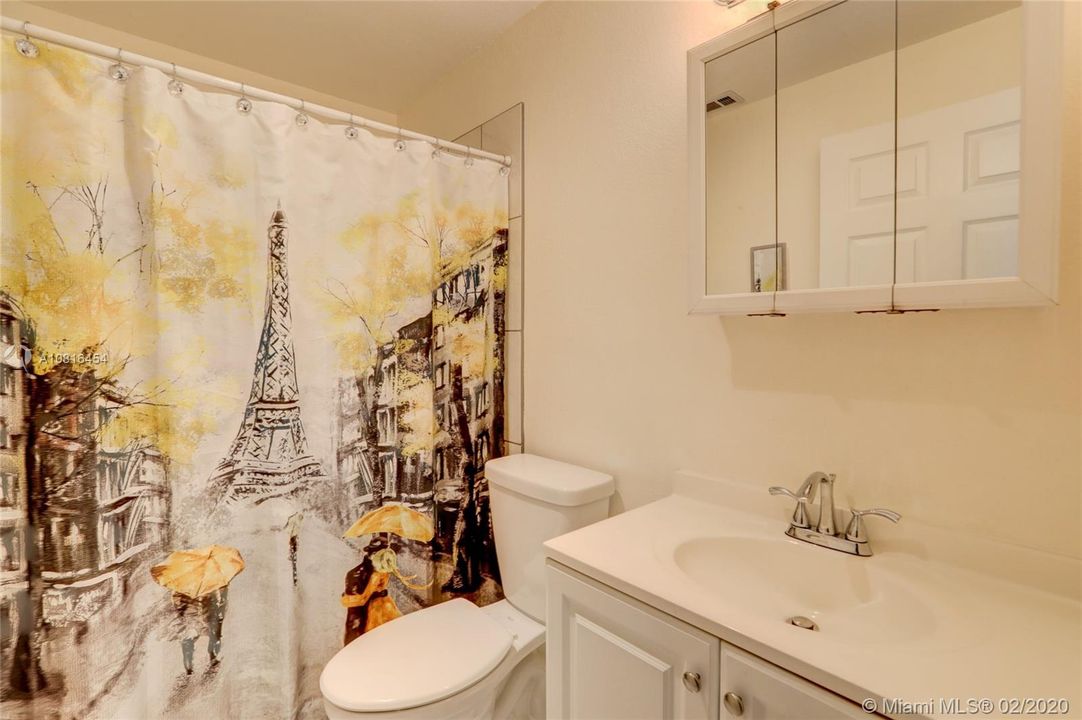 Vendido Recientemente: $690,000 (4 camas, 4 baños, 4315 Pies cuadrados)