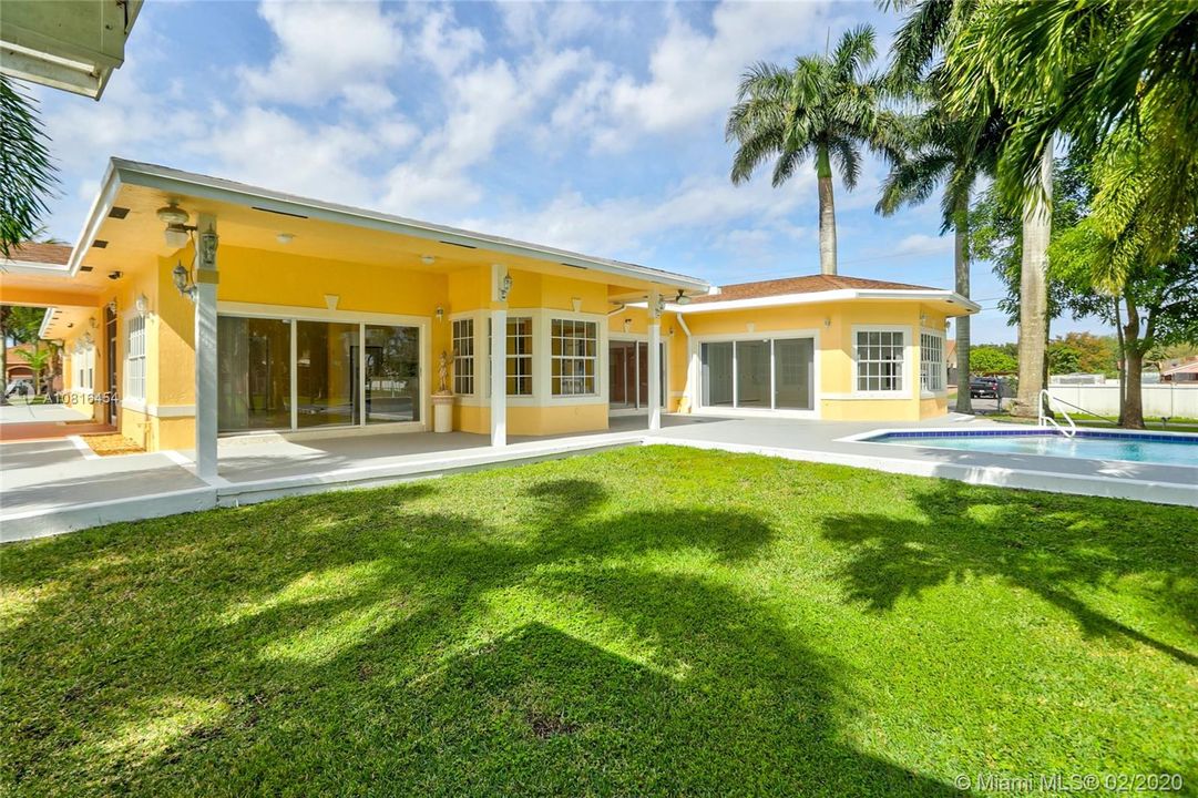 Vendido Recientemente: $690,000 (4 camas, 4 baños, 4315 Pies cuadrados)