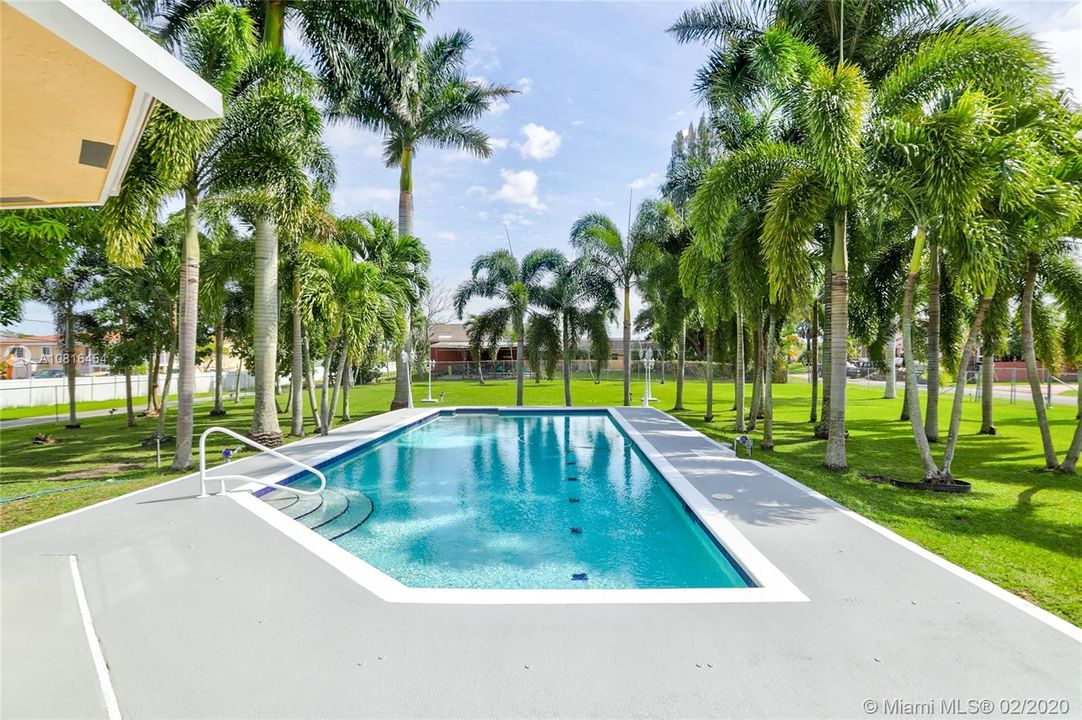 Vendido Recientemente: $690,000 (4 camas, 4 baños, 4315 Pies cuadrados)
