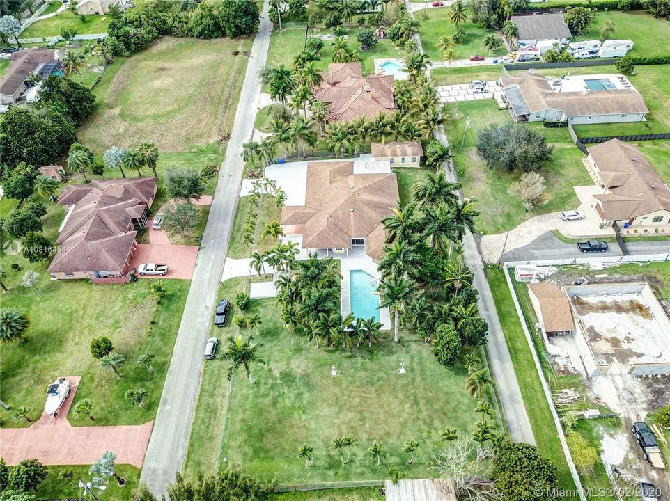 Vendido Recientemente: $690,000 (4 camas, 4 baños, 4315 Pies cuadrados)