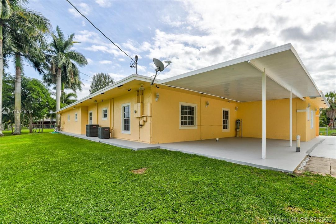 Vendido Recientemente: $690,000 (4 camas, 4 baños, 4315 Pies cuadrados)