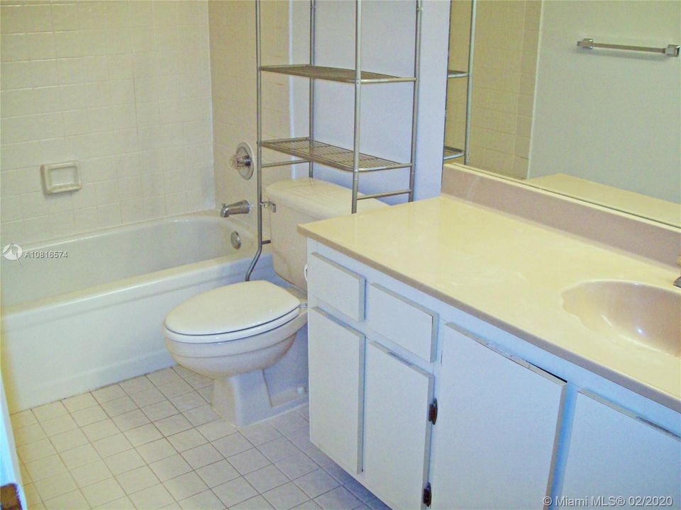 Recently Rented: $1,200 (1 beds, 1 baths, 770 Square Feet)