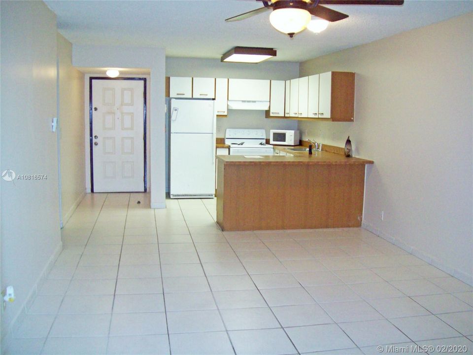 Recently Rented: $1,200 (1 beds, 1 baths, 770 Square Feet)