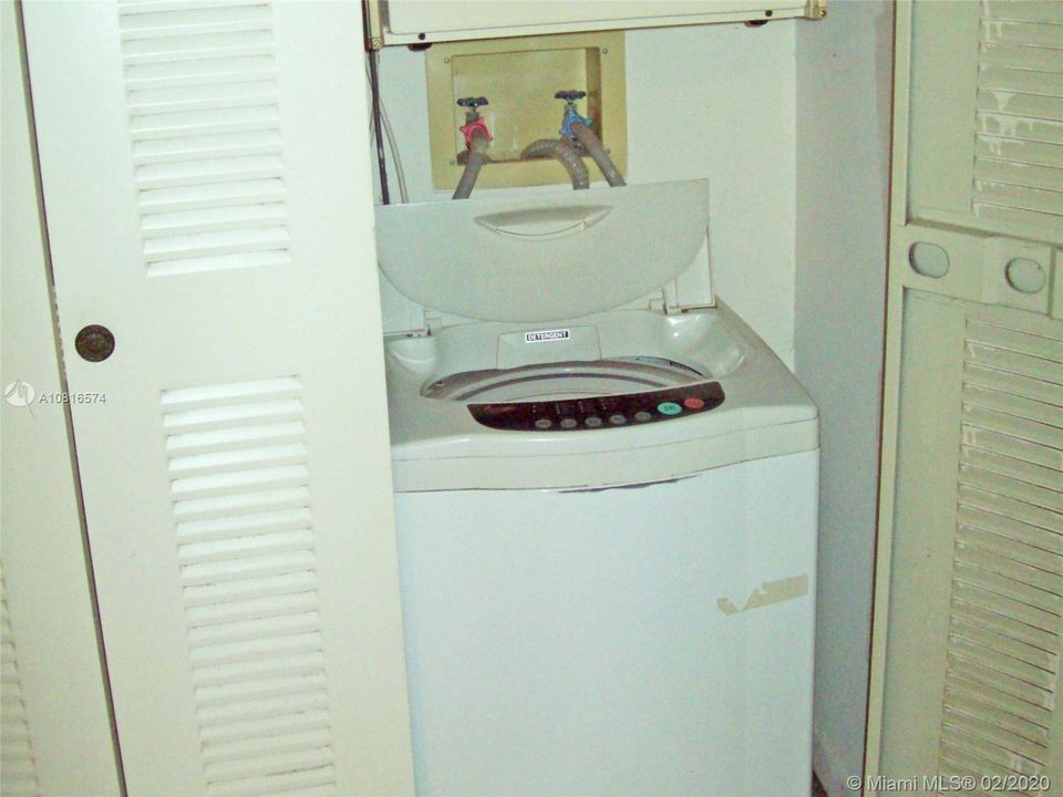 Recently Rented: $1,200 (1 beds, 1 baths, 770 Square Feet)