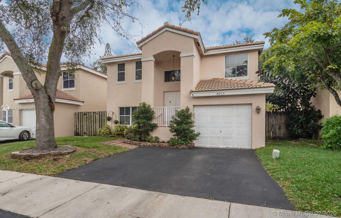 Recently Sold: $375,000 (3 beds, 2 baths, 1702 Square Feet)