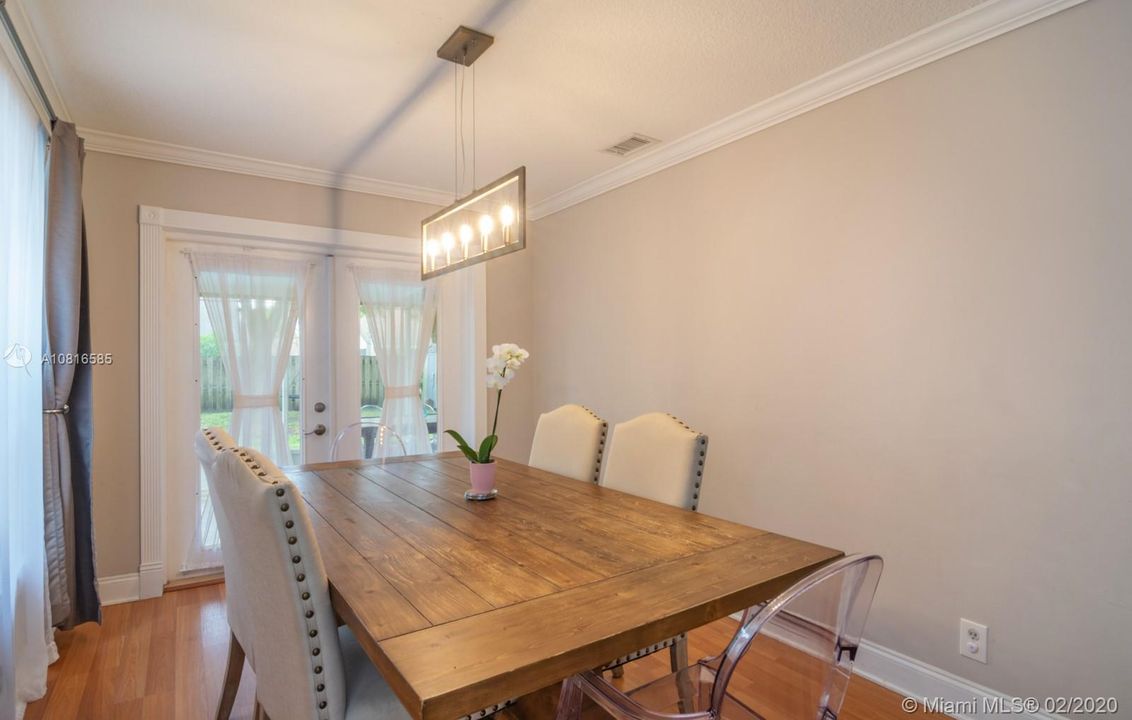 Recently Sold: $375,000 (3 beds, 2 baths, 1702 Square Feet)