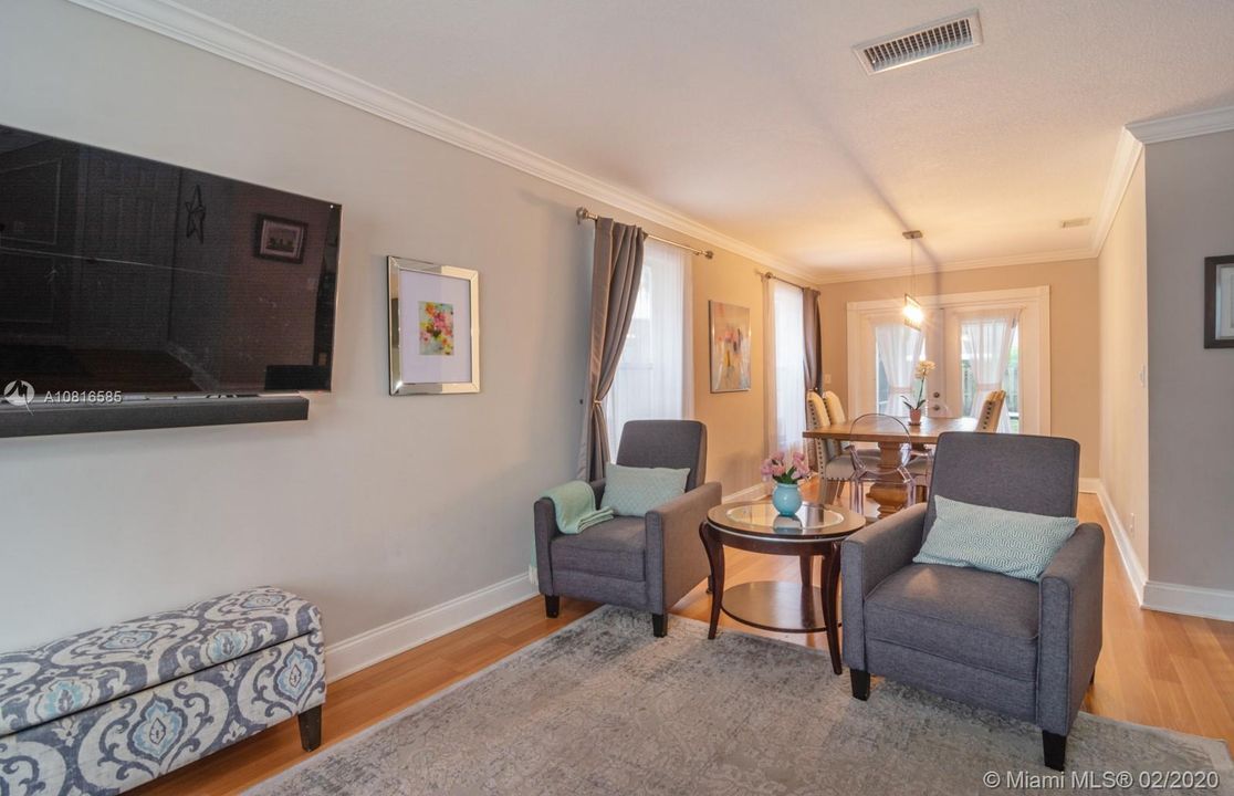 Recently Sold: $375,000 (3 beds, 2 baths, 1702 Square Feet)