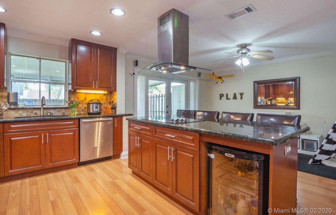 Recently Sold: $375,000 (3 beds, 2 baths, 1702 Square Feet)