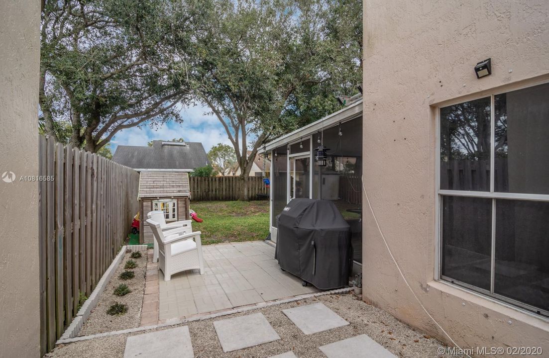 Recently Sold: $375,000 (3 beds, 2 baths, 1702 Square Feet)