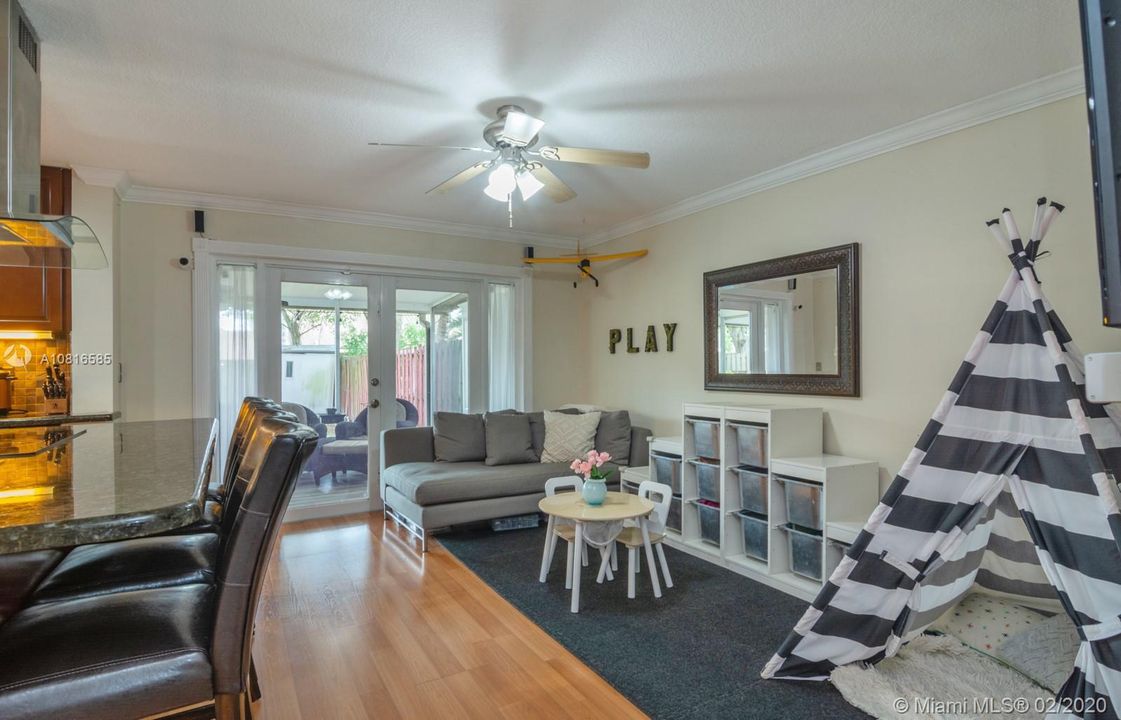 Recently Sold: $375,000 (3 beds, 2 baths, 1702 Square Feet)