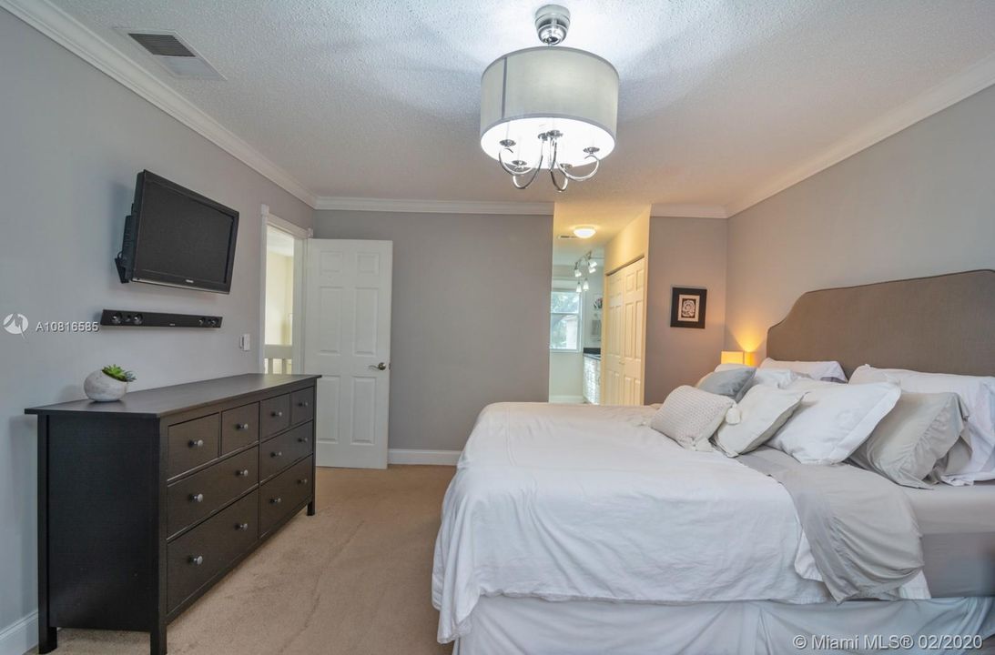 Recently Sold: $375,000 (3 beds, 2 baths, 1702 Square Feet)