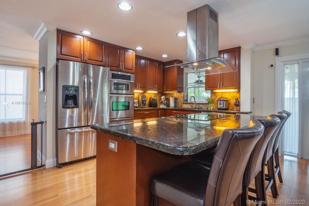 Recently Sold: $375,000 (3 beds, 2 baths, 1702 Square Feet)