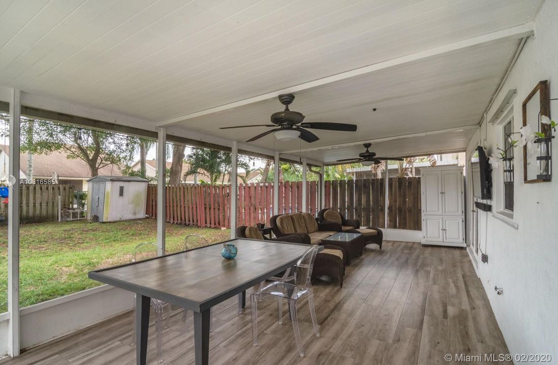 Recently Sold: $375,000 (3 beds, 2 baths, 1702 Square Feet)