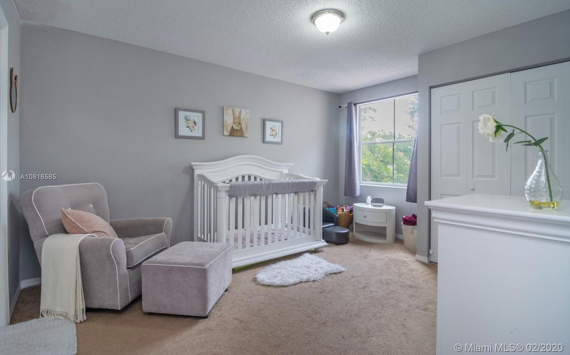 Recently Sold: $375,000 (3 beds, 2 baths, 1702 Square Feet)