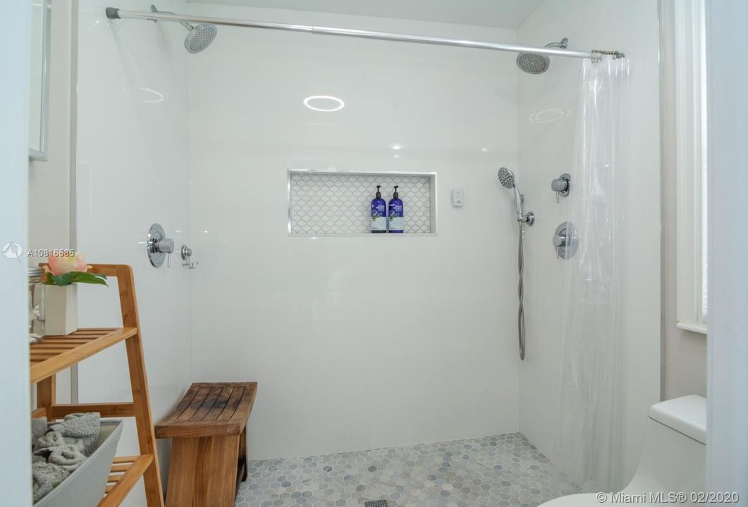 Recently Sold: $375,000 (3 beds, 2 baths, 1702 Square Feet)