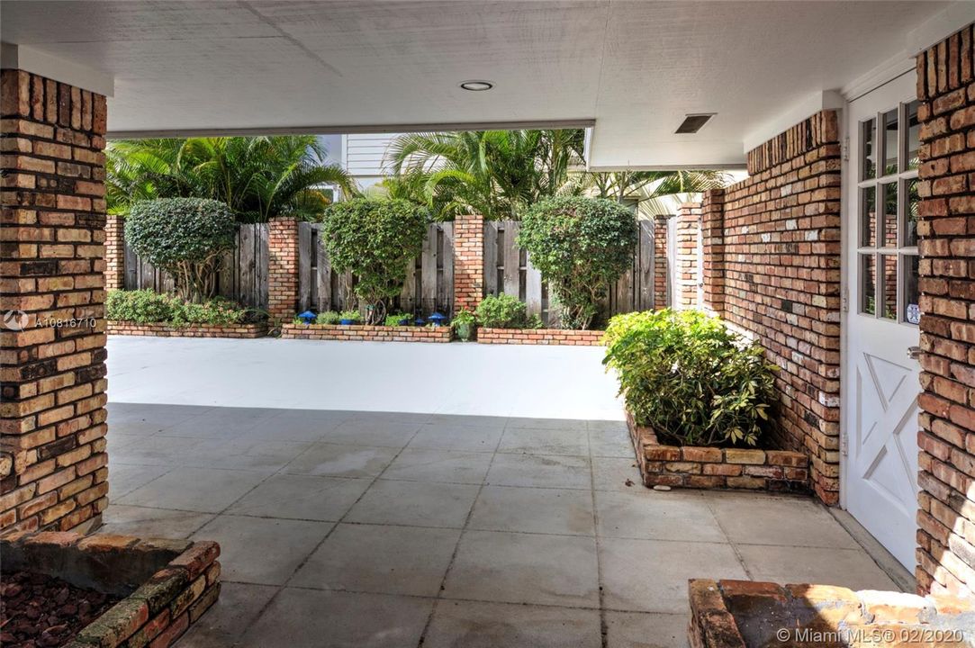 Covered area betw. garage & house.