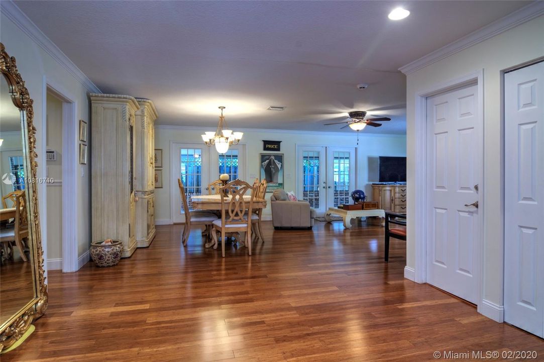 Foyer leading to DR / LR area