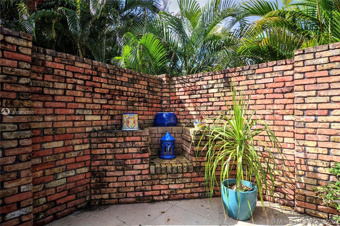 Brick BBQ for charcoal grilling