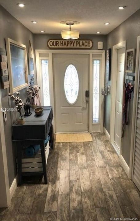 Recently Sold: $370,000 (4 beds, 2 baths, 1492 Square Feet)