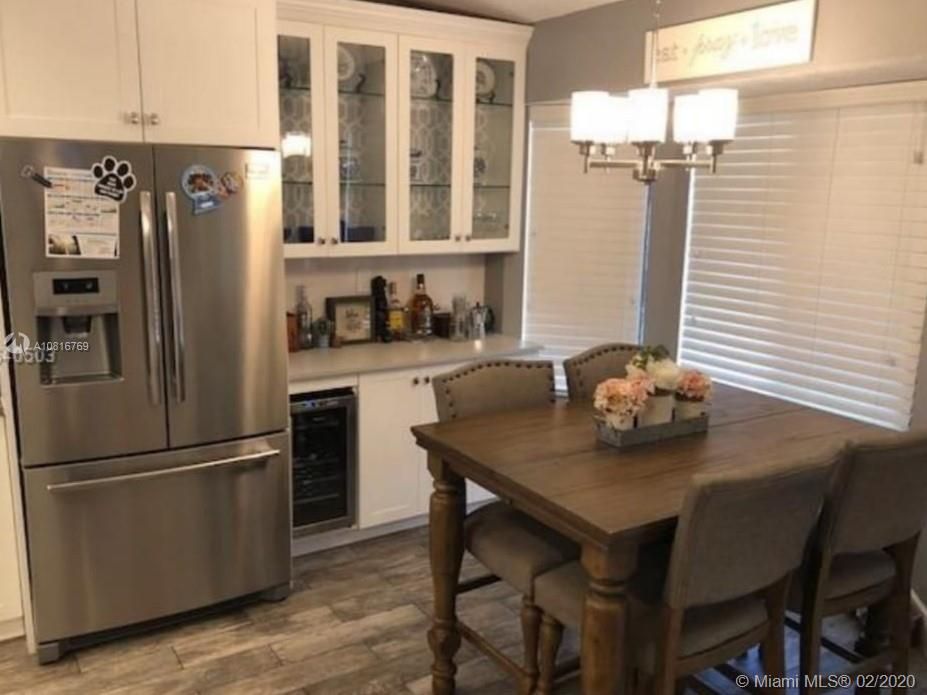 Recently Sold: $370,000 (4 beds, 2 baths, 1492 Square Feet)